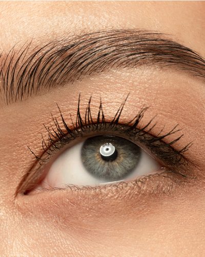 Woman Eyebrows Transplantation 400x500 1